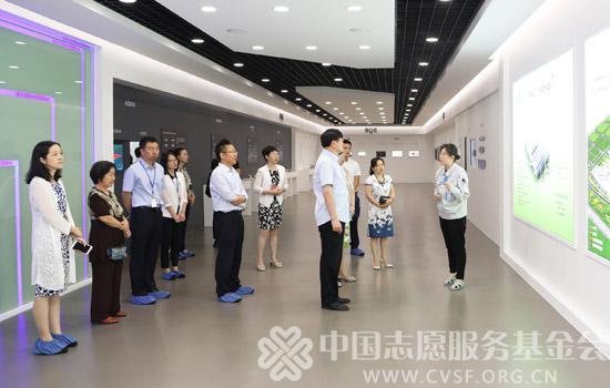 中国志愿服务基金会陪同国家图书馆馆长韩永进一行参观京东方集团(图文)